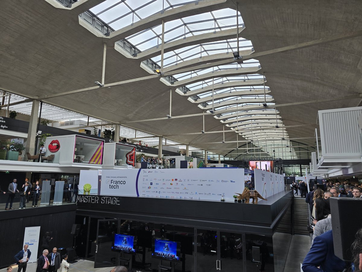 ludovic_pouille's tweet image. Ravi de participer à #StationF à l'ouverture du salon #FrancoTech, dans le cadre du Sommet de la Francophonie de #VillersCotterets, en présence de @Xavier75, @roxannevarza, @PascalCagni, @PatrickMartin_1 &amp;amp; @frvandeville.
Innover, créer, entreprendre en français, c'est possible!