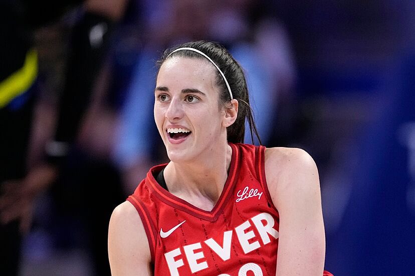 CClarkReport's tweet photo. If only there was an athlete signed to Nike who consistently sold out every product with her name on it 🤔 https://t.co/ZgwwVkM9Hx