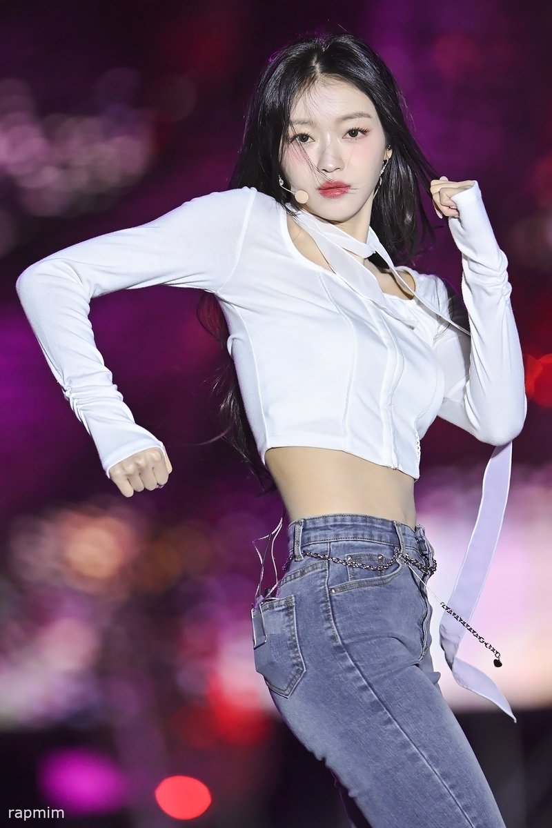 rap_mim's tweet photo. 241002 김제지평선축제
Not that I know of 춤을 추지 🍒💜
#유아 #오마이걸 #OHMYGIRL https://t.co/rX2u8cxPPF