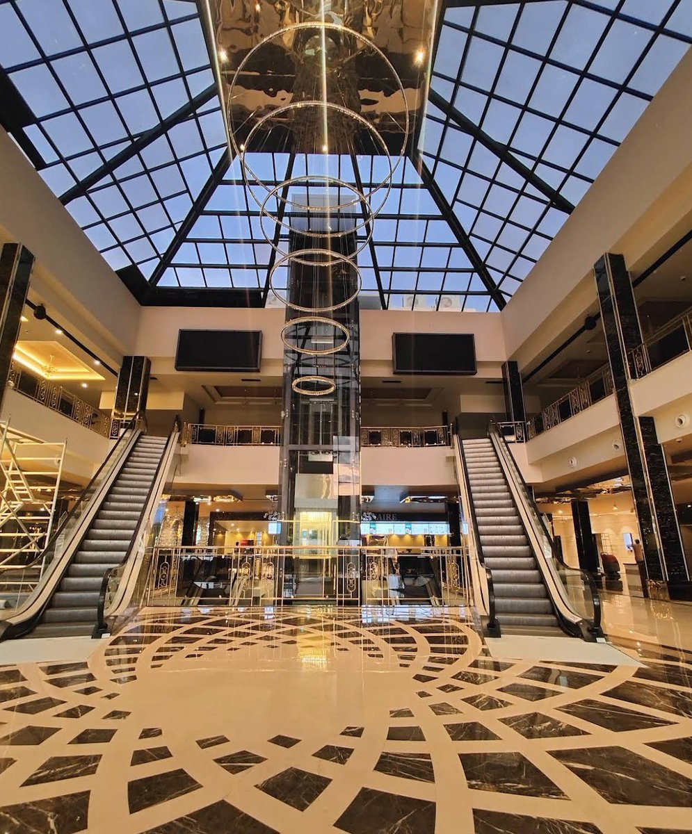 TiruppurUpdates's tweet image. First mall of #Tiruppur near #Palladam 
🔸2,60,000 sq.ft of retail space
🔸5 screen multiplex (2PLF screens)
🔸300 seating food court
🔸International standard Turf court &amp;amp; Skating rink &amp;amp; many more 🤩🥳