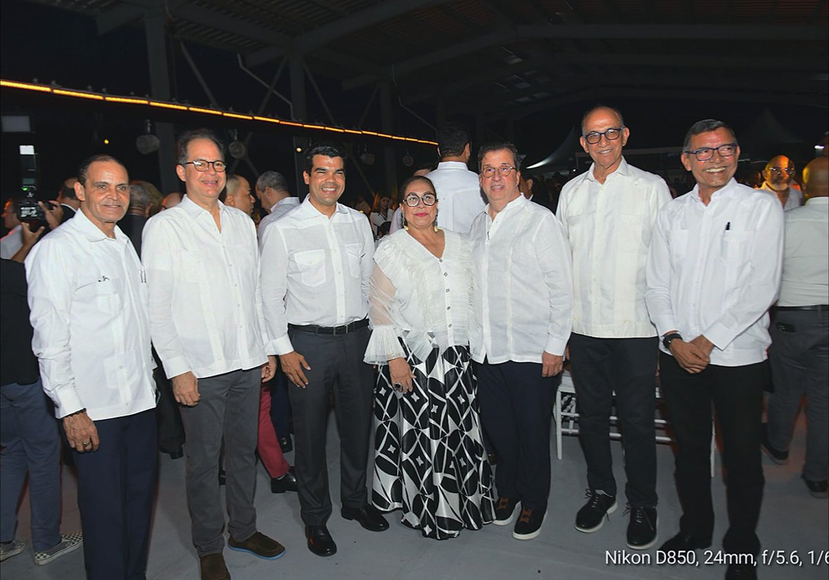Acompañamos a nuestra vicepresidenta, Raquel Peña, en la apertura de Expo Cibao 2024, bajo el lema “Construyendo un Mejor País entre Todos”, la feria se celebrará del 2 al 6 de octubre, en el Parque Central, desarrollando una propuesta dinámica e innovadora.