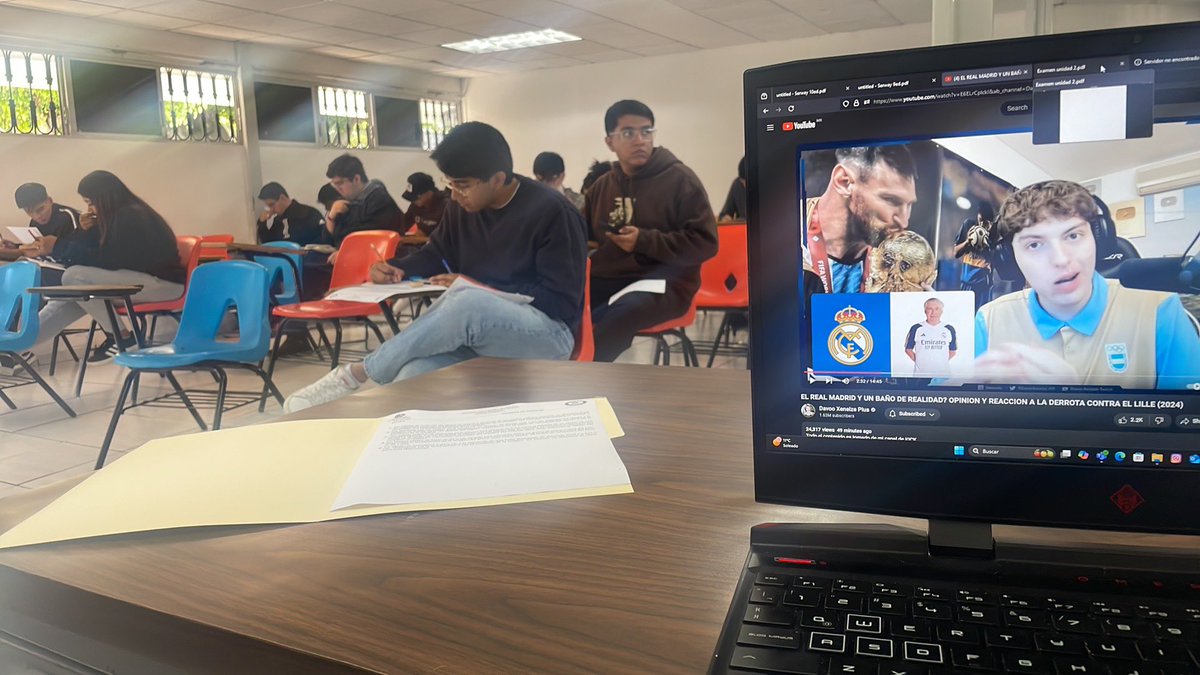 heydavids's tweet photo. Eduque @DavooXeneizeJRR eduque. Aplicando examen mientras escucho a Davito. https://t.co/KRLn2crV1e