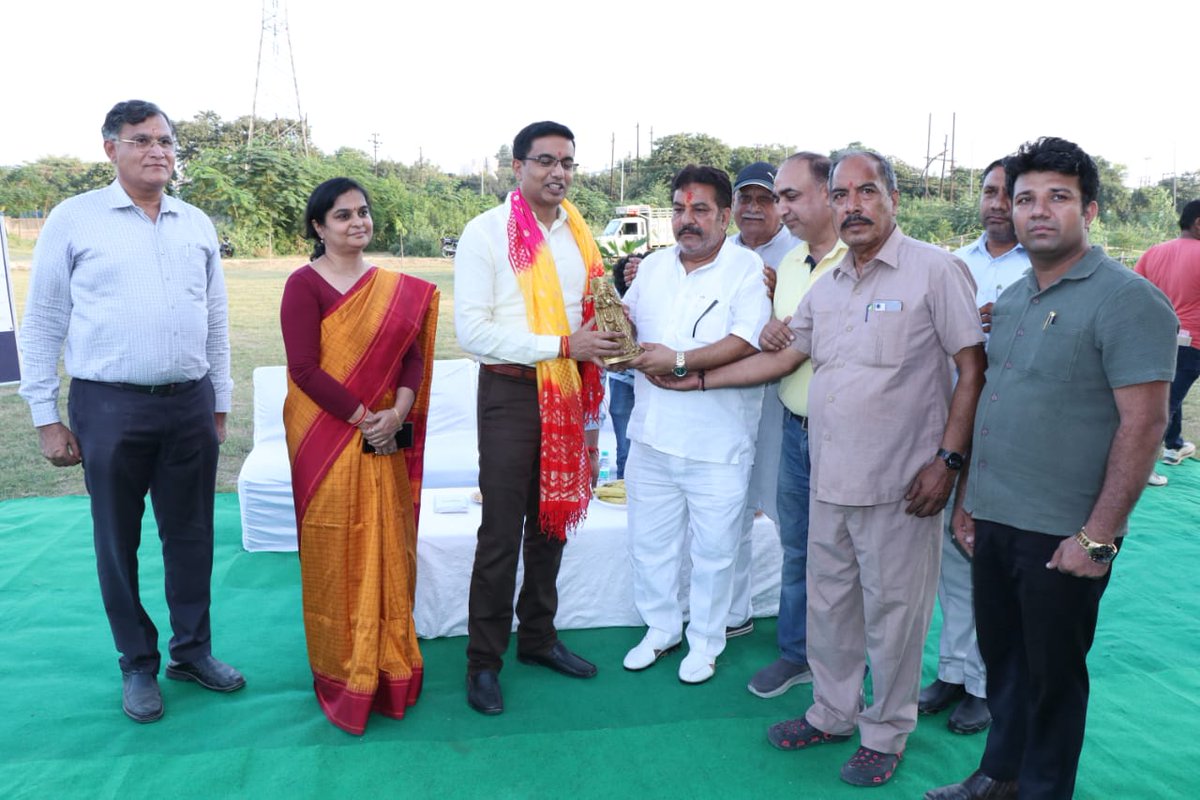 CeoNoida's tweet image. आज, दिनांक 03.10.2024 को नक्षत्र वन पार्क में पुष्करणी तालाब का जल संरक्षण के उद्देश्य से कार्य प्रारंभ किया गया। आगामी समय में सैक्टर-104, 105, 108, 110,82, एव 93 में निवास कर रहे जनसामान्य को लाभान्वित करने में नक्षत्र वन का अहम योगदान होगा।

#NoidaAuthority 
#NoidaDevelopment…