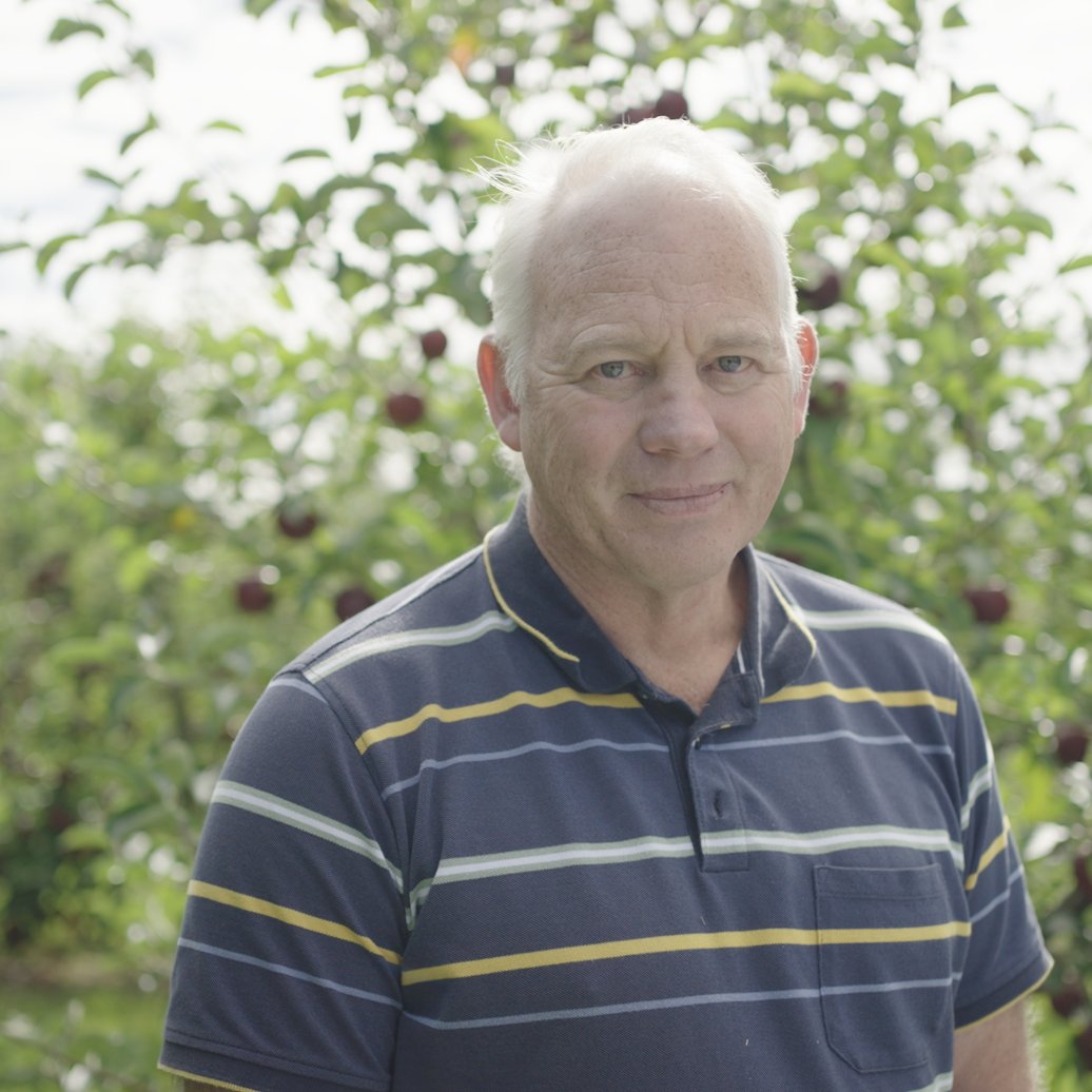 10ThingstoKnowAbout (@10things_toknow) on Twitter photo Did you know we spend €135 million a year on apples, with most of them imported?😱Shockingly, less than 10% of the apples we enjoy are grown right here in Ireland. 🍏 But change is on the way! <a href="/AmyHassett/">Amy Hassett</a> meets local farmer James from <a href="/Longwayscider/">Longways Cider</a> and <a href="/albertorluz/">Alberto Ramos Luz</a> from Did you know we spend €135 million a year on apples, with most of them imported?😱Shockingly, less than 10% of the apples we enjoy are grown right here in Ireland. 🍏 But change is on the way! <a href="/AmyHassett/">Amy Hassett</a> meets local farmer James from <a href="/Longwayscider/">Longways Cider</a> and <a href="/albertorluz/">Alberto Ramos Luz</a> from