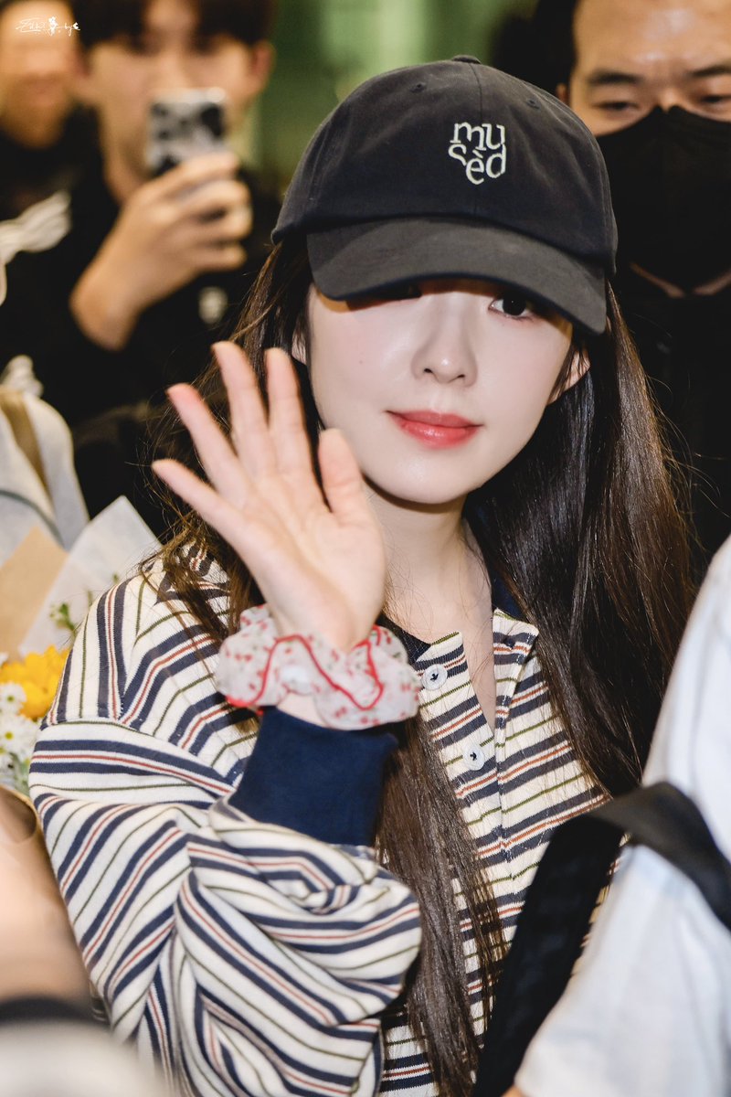 Edh_Lby's tweet photo. 241003 ICN 👋🏻
#아이린 #IRENE https://t.co/yIFLKcFldW