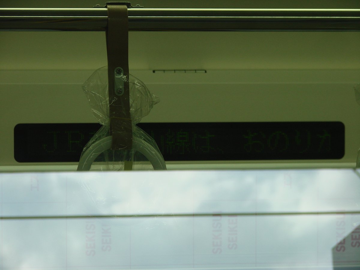 zoomcar_2041's tweet photo. 8000系初期車といえば、これもありました
全面広告ラッピングを前提に無塗装だった8002F
橋本まで入線歴があり、車内LED表示も高野線に対応していました
広告スポンサーが見つからなかったのか、結局帯塗装が入り、部分ラッピングという形に https://t.co/a9wAmXp13Y