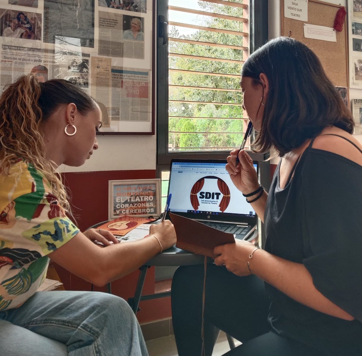 Autismo_Sevilla's tweet photo. 🌟 Seguimos con el proyecto #ErasmusPlus #SDIT: Self-determination & Inclusion by Theatre 🌟
Estamos emocionados de anunciar que organizaremos con @VientoSurTeatro y los compañeros de Italia y Portugal una formación para profesionales del mundo del teatro sobre Autismo. https://t.co/JMu1L2m4BH