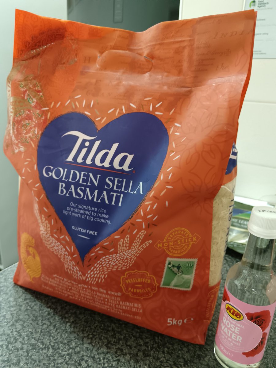 HelloLOVO's tweet photo. Serving up smiles and flavor! 🍛 Chicken Biryani made with love by our LOVO volunteer using the finest @tildarice A hearty meal for a great cause! 🙌💛
Ingredients: Chicken, Tilda Basmati Rice, onions, tomatoes, yogurt, biryani masala, garlic, ginger, and fresh herbs #MadeWith💕 https://t.co/ZcdsctWQ0Z