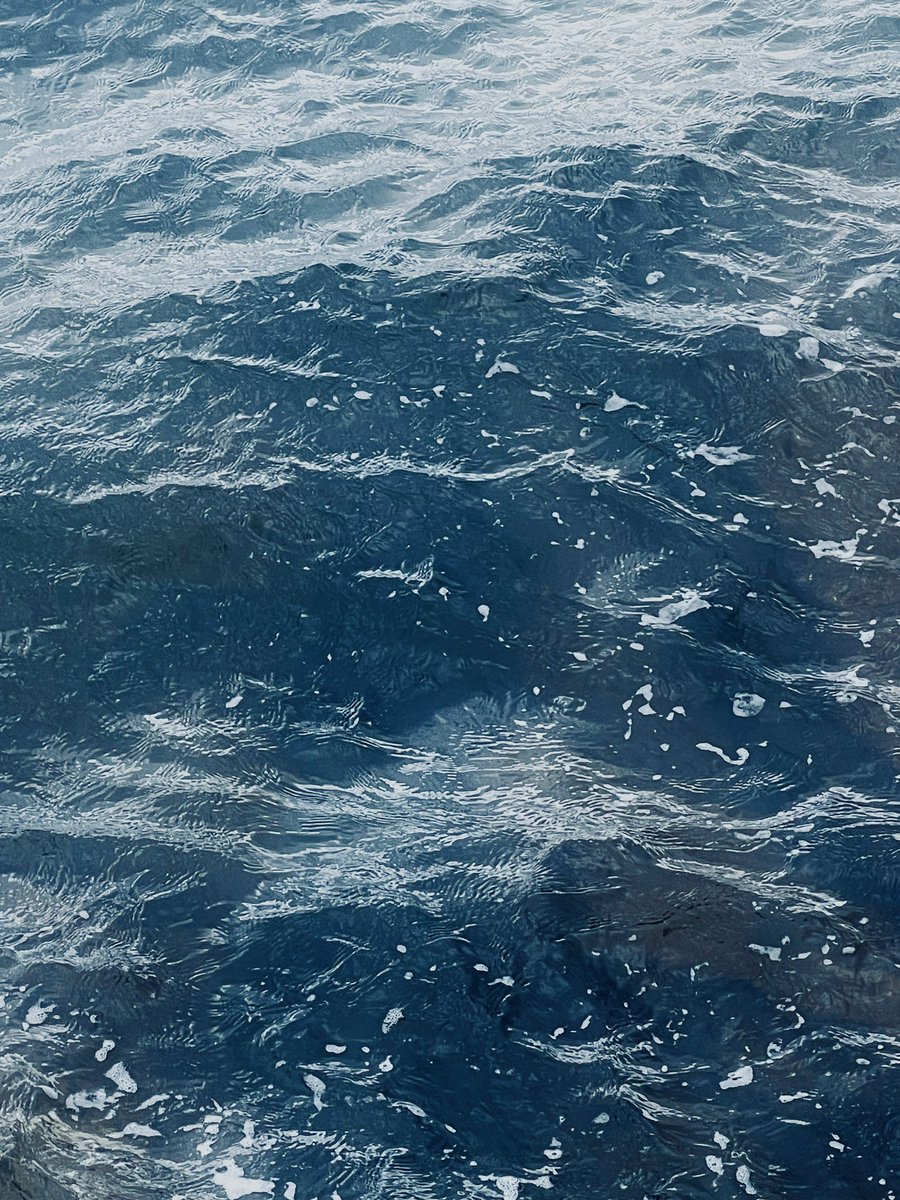 Pintura das paredes da ermida de San Simón / Ondas que cercan a illa de San Simón