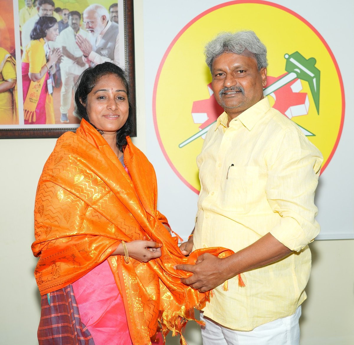 galla_madhavi's tweet photo. ఆంధ్రప్రదేశ్ చర్మకార పారిశ్రామిక అభివృద్ధి సంస్థ (LIDCAP) చైర్మన్ గా నియమితులైన పిల్లి మాణిక్యరావు గారిని అభినందించిన గుంటూరు పశ్చిమ నియోజకవర్గ శాసనసభ్యురాలు శ్రీమతి గళ్ళా మాధవి గారు.
#lidcap #pillimanikyarao
#gallamadhavi #gallamadhavimla #gunturwest #guntur #andhrapradesh #tdp #janasena #bjp #cbn #janasena #modi #naralokesh #kutami