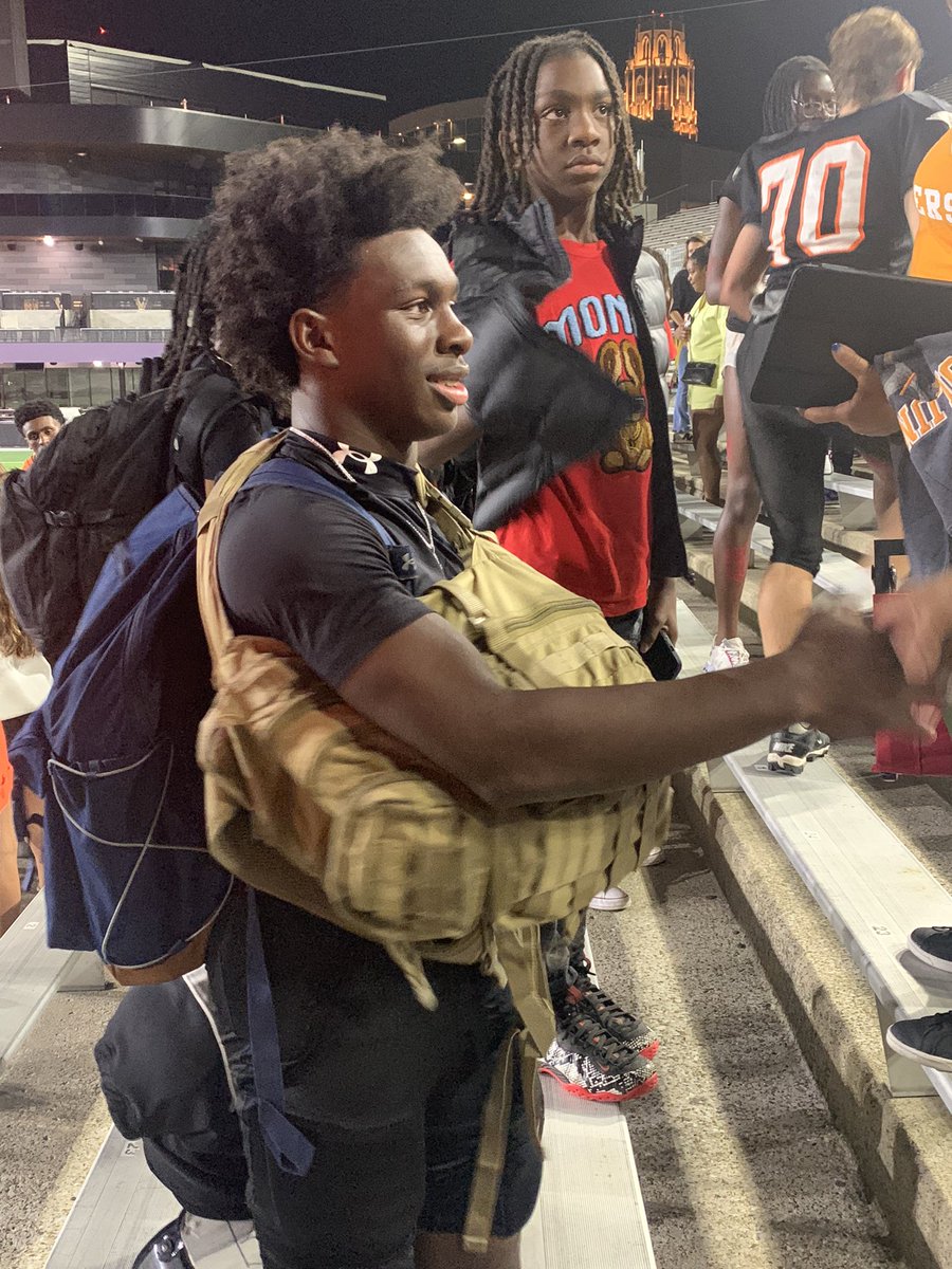 Congrats 🎊🍾 to Ensworth MS Nashville, 8th grade FB 🏈 team lead by grandson, QB Kam Morton, winning their 2nd straight Championship at Vanderbilt stadium. Kam, rushed for 2 TD’s and threw a 65 yarder for another. Beating Montgomery Bell Academy -30-0 Go Tigers!