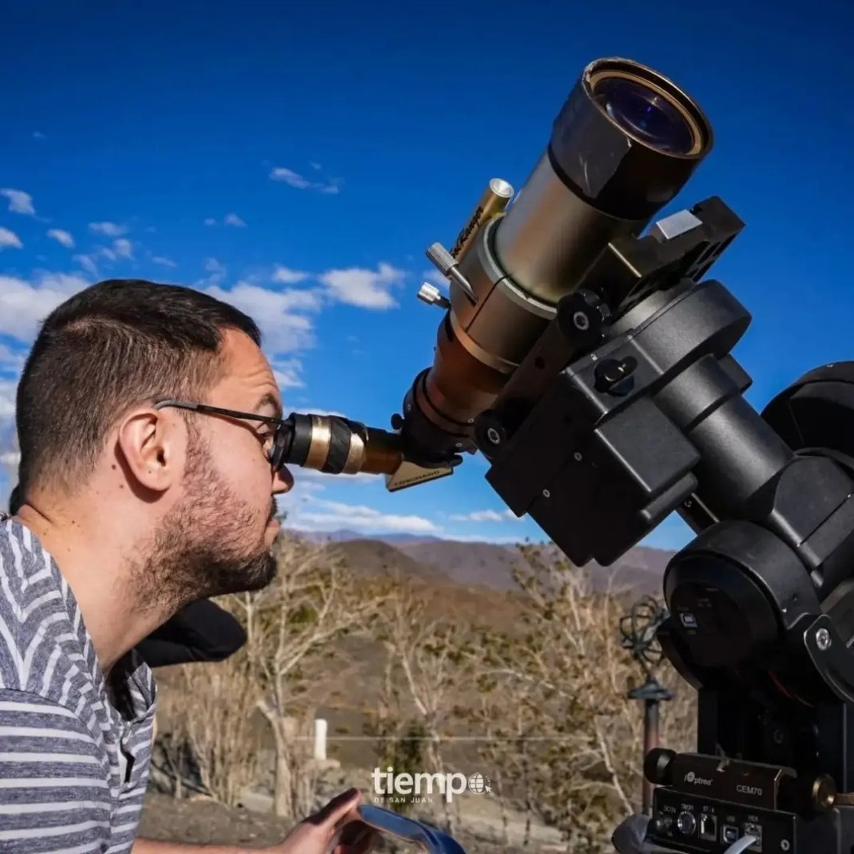 ExactasUNSJ's tweet photo. 1. La experiencia de ver el Eclipse Parcial de Sol desde la Estación Astronómica Carlos U. Cesco, dependiente del Observatorio Astronómico Félix Aguilar de nuestra Facultad. (Vía @tiempodesanjuan)
#eclipsedesol #eclipseparcial https://t.co/GqyuWKuney