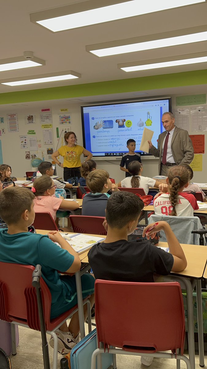 xavierguell's tweet photo. Avui hem visitat @EscolaUtmar, centre amb un gran projecte pedagògic i  una direcció i claustre autènticament compromesos amb el Servei Educatiu de Catalunya.
@educaciocat https://t.co/P4YQJY9Lc4
