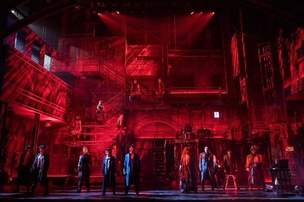 그리고 스위니토드 핏빛 레드...