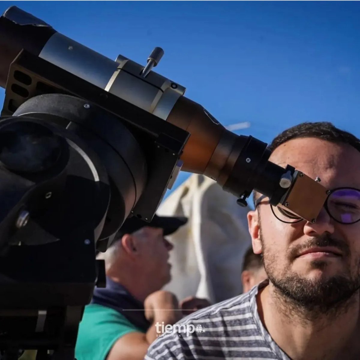 ExactasUNSJ's tweet photo. 2. La experiencia de ver el Eclipse Parcial de Sol desde la Estación Astronómica Carlos U. Cesco, dependiente del Observatorio Astronómico Félix Aguilar de nuestra Facultad. (Vía @tiempodesanjuan)
#eclipsedesol #eclipseparcial https://t.co/gPLZTTTX4R