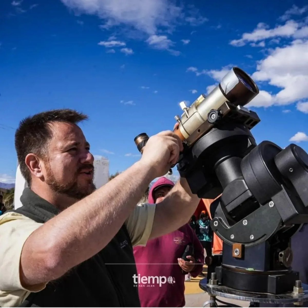 ExactasUNSJ's tweet photo. 2. La experiencia de ver el Eclipse Parcial de Sol desde la Estación Astronómica Carlos U. Cesco, dependiente del Observatorio Astronómico Félix Aguilar de nuestra Facultad. (Vía @tiempodesanjuan)
#eclipsedesol #eclipseparcial https://t.co/gPLZTTTX4R