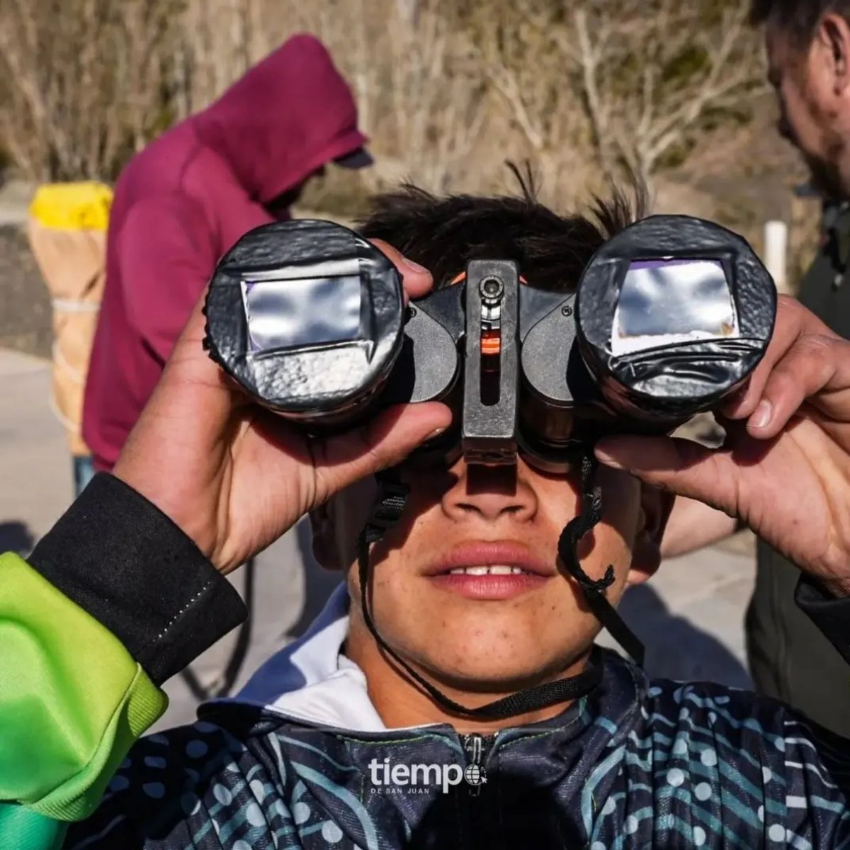 ExactasUNSJ's tweet photo. 2. La experiencia de ver el Eclipse Parcial de Sol desde la Estación Astronómica Carlos U. Cesco, dependiente del Observatorio Astronómico Félix Aguilar de nuestra Facultad. (Vía @tiempodesanjuan)
#eclipsedesol #eclipseparcial https://t.co/gPLZTTTX4R