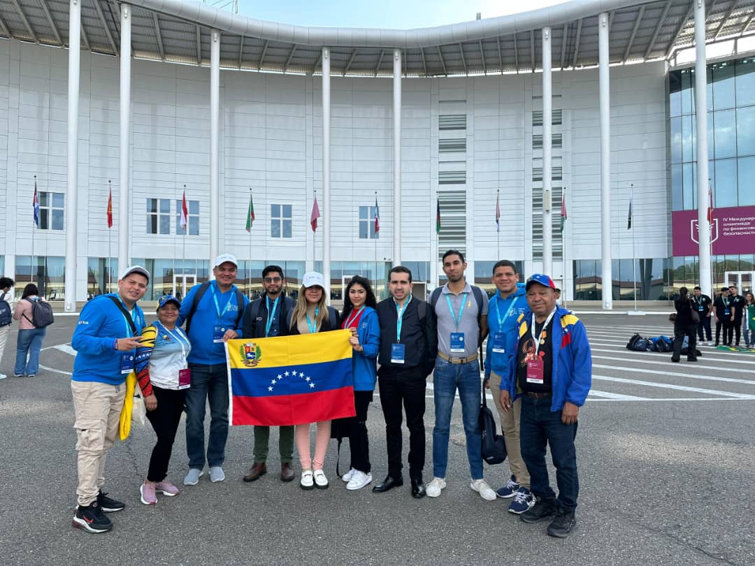 EmbajadaRusaVen's tweet photo. 🇻🇪🇷🇺 ¡#VenezuelaPresente en la IV Olimpiada Internacional de Seguridad Financiera en Sochi, Rusia! 8 estudiantes y 2 expertos representan al país debatiendo sobre seguridad financiera y contribuyendo a un modelo financiero mundial más seguro y justo💪🌍
🔗https://t.co/JtPRTP6nGH https://t.co/6rMDcdrfjt