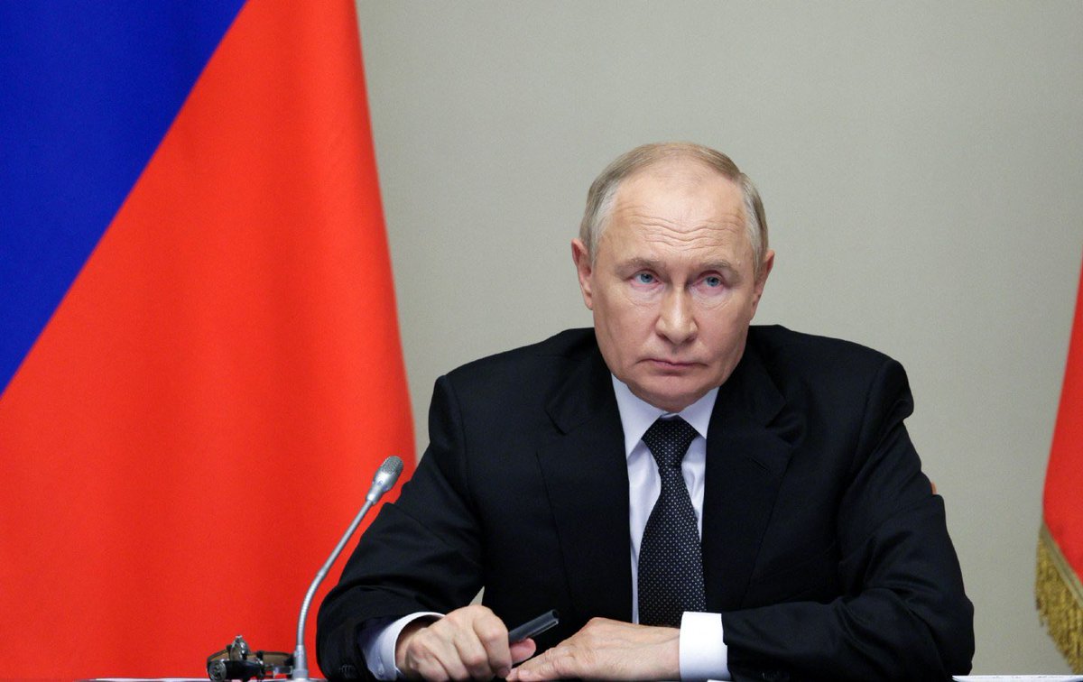 ChinasaNworu's tweet photo. BREAKING:

🇷🇺🇮🇱 Russia has just ordered its citizens to immediately leave Israel after Israeli airstrikes attacked the vicinity of Russia's Khmeimim base in Syria.

In light of the extremely tense situation in the region, the Russian ambassador in Tel Aviv recommended that citizens in Israel consider leaving the country "while such opportunities exist."  He said this in an interview with TASS.

1.5 Milion Russians live in Israel.  Russia is warning it's people to get out before it's too late.  Something big is coming.  

Russia also begins to evacuate citizens from Lebanon.
@real_IpobDOS @radiobiafralive