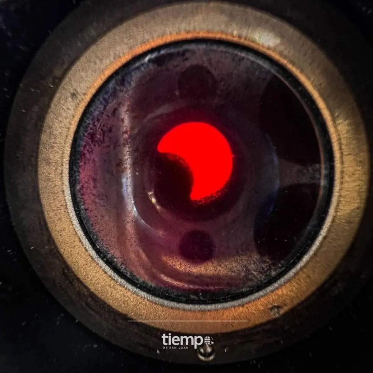 ExactasUNSJ's tweet photo. 3. La experiencia de ver el Eclipse Parcial de Sol desde la Estación Astronómica Carlos U. Cesco, dependiente del Observatorio Astronómico Félix Aguilar de nuestra Facultad. (Vía @tiempodesanjuan)
#eclipsedesol #eclipseparcial https://t.co/DgpSni5krU