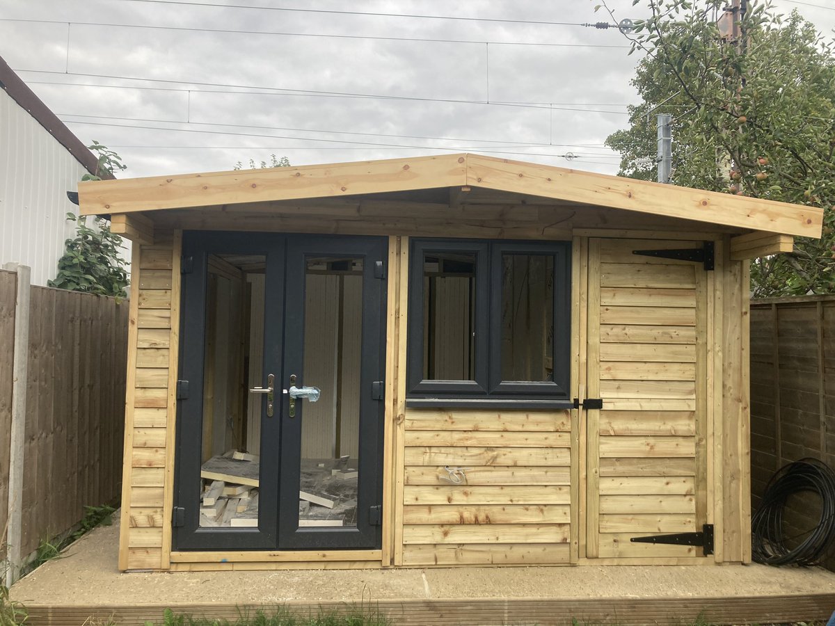 Kate_Bod's tweet photo. Progress (there was a bit of a hiatus due to electrics, rain etc). #BodPod https://t.co/do8Hw2BReo