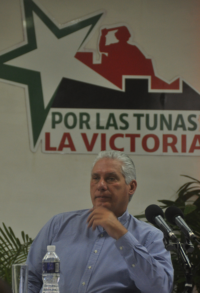 Nadie nos regalará lo que podemos hacer por nosotros mismos, dijo <a href="/DiazCanelB/">Miguel Díaz-Canel Bermúdez</a> en pleno del <a href="/PartidoPCC/">Partido Comunista de Cuba</a> en #LasTunas #Cuba, y enfocó sus reflexiones aquí en las reservas internas para afrontar con acierto el asedio económico de #EEUU #PorLasTunasLaVictoria Con <a href="/WalterNoris/">Walter Simon Noris</a>