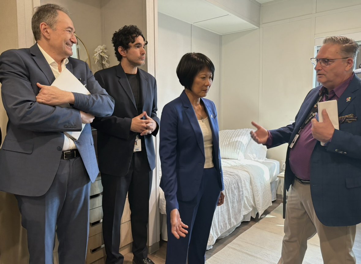 UHN's tweet photo. #TeamUHN's Dr. @drandrewb and Keith Hambly from @FredVictorTO speak to the importance of on-site supports available to tenants, such as health and mental health consults, a commercial kitchen, and fully accessible units. https://t.co/TWRP9Wi2Tc