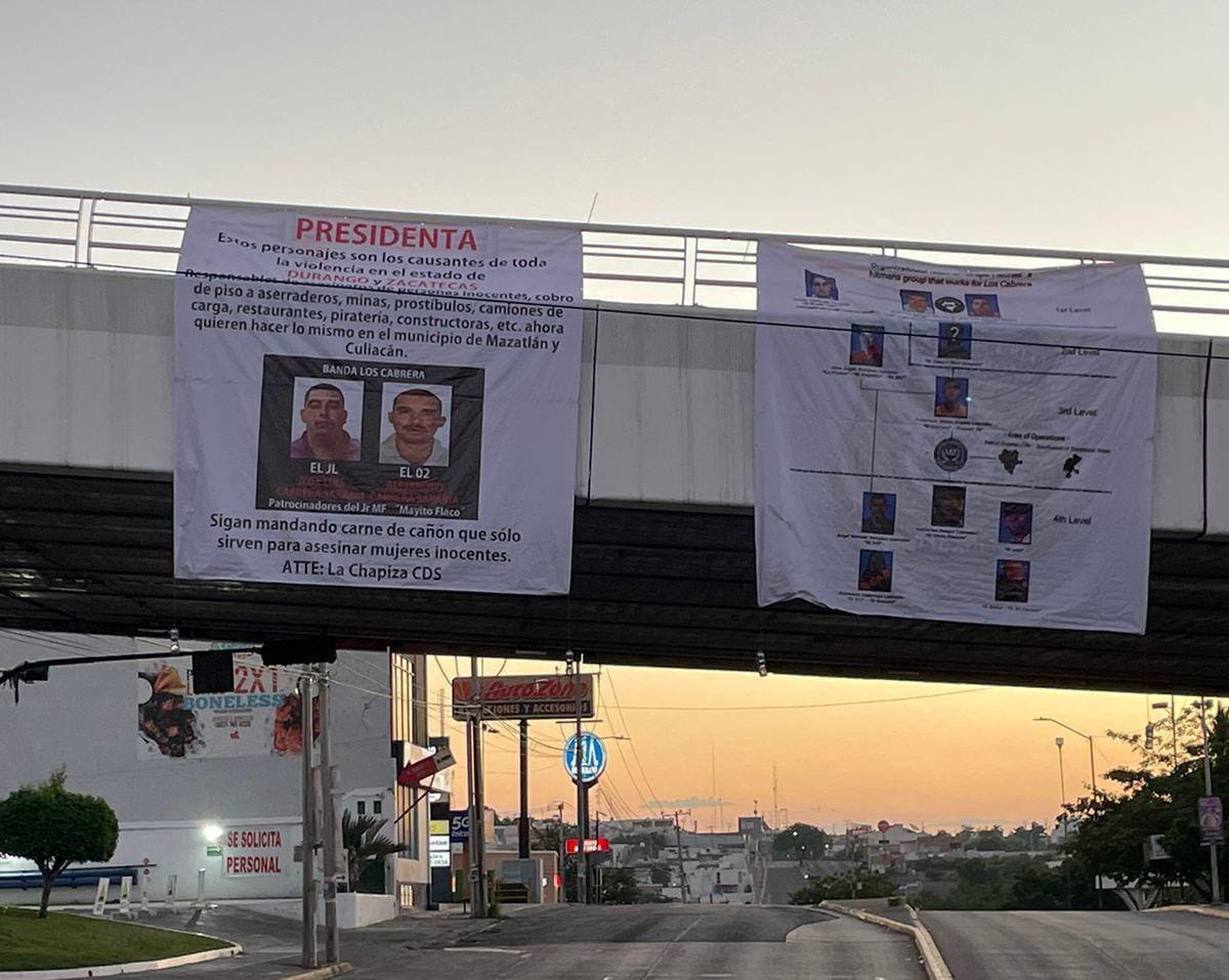 GildoGarzaMx's tweet photo. #México Amanece #Culiacán #Sinaloa con mantas dirigidas a Claudia Sheinbaum (@Claudiashein) comienza el narco a ejercer presión sobre el ejecutivo federal. https://t.co/NPByacEnX5