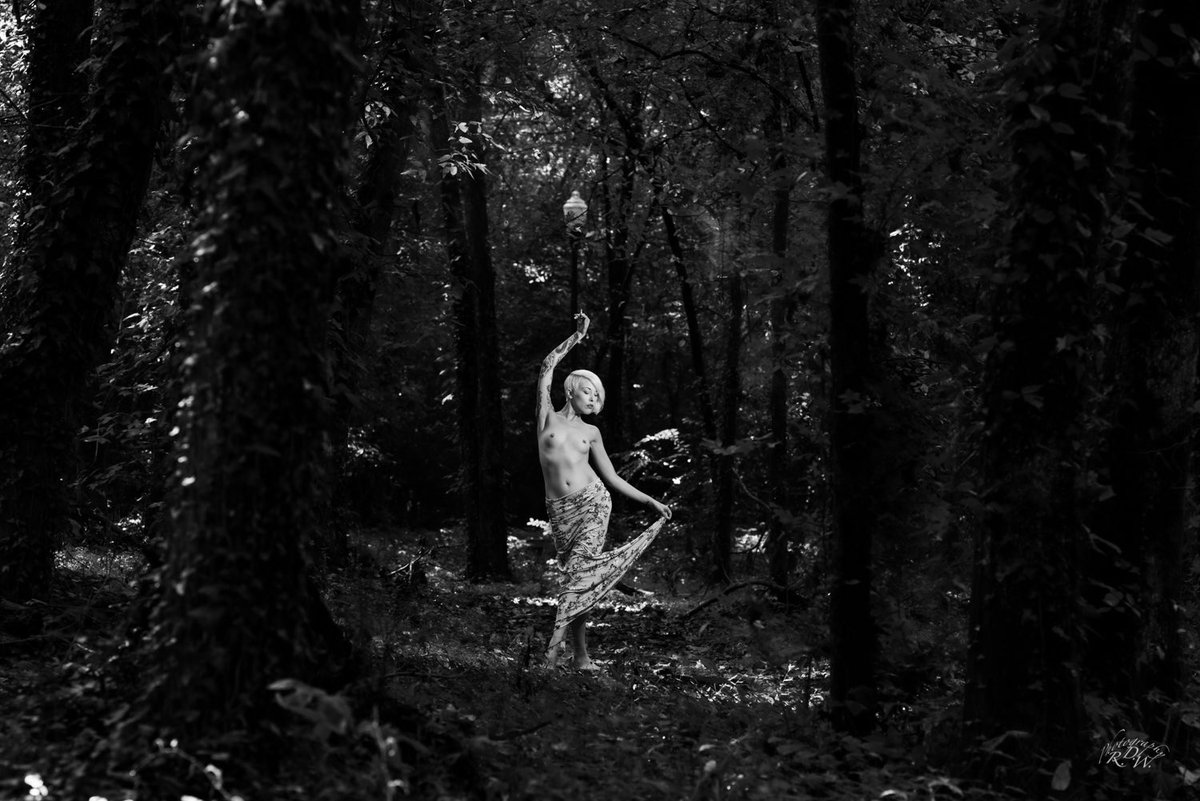 rdwalkerimages's tweet image. I loved shooting Madi at this location, throwback.
.
.
In Frame: Madi