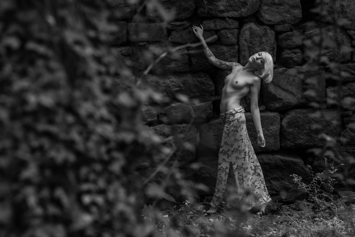 rdwalkerimages's tweet image. I loved shooting Madi at this location, throwback.
.
.
In Frame: Madi