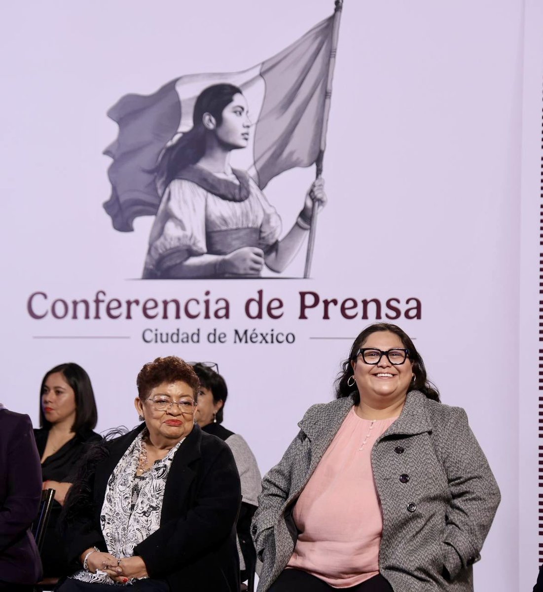 Citlalli Hernández Mora (@citlahm) on Twitter photo Hoy en la #MañaneraDelPueblo la Presidenta <a href="/Claudiashein/">Claudia Sheinbaum Pardo</a> presentó el paquete de iniciativas de reformas para la protección de las mujeres de México:
1. Se garantiza la igualdad sustantiva para las mujeres en la Constitución.
2. Se garantiza la igualdad salarial entre hombres y Hoy en la #MañaneraDelPueblo la Presidenta <a href="/Claudiashein/">Claudia Sheinbaum Pardo</a> presentó el paquete de iniciativas de reformas para la protección de las mujeres de México:
1. Se garantiza la igualdad sustantiva para las mujeres en la Constitución.
2. Se garantiza la igualdad salarial entre hombres y