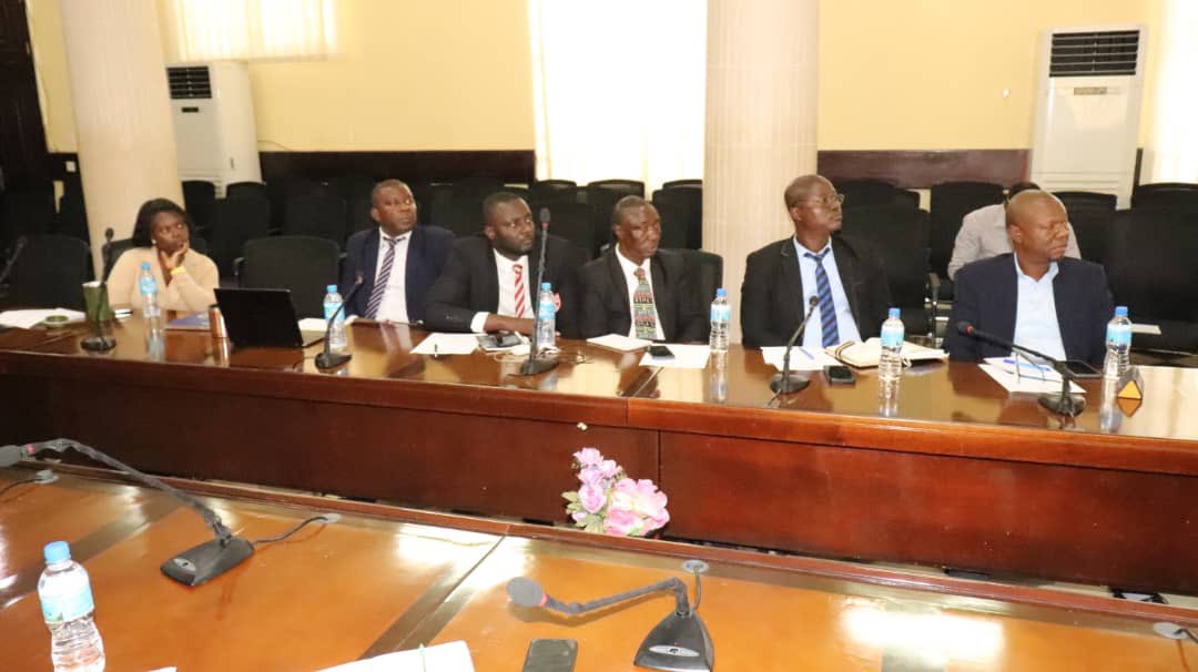 "Ministry of Finance engaged Commercial Banks &amp; Bank of Sierra Leone on implementing the Medium-Term Debt Strategy 2023-2027."
#DebtStrategy #PublicDebt #SierraLeoneFinance #EconomicGrowth #MTDS

mof.gov.sl/ministry-of-fi…