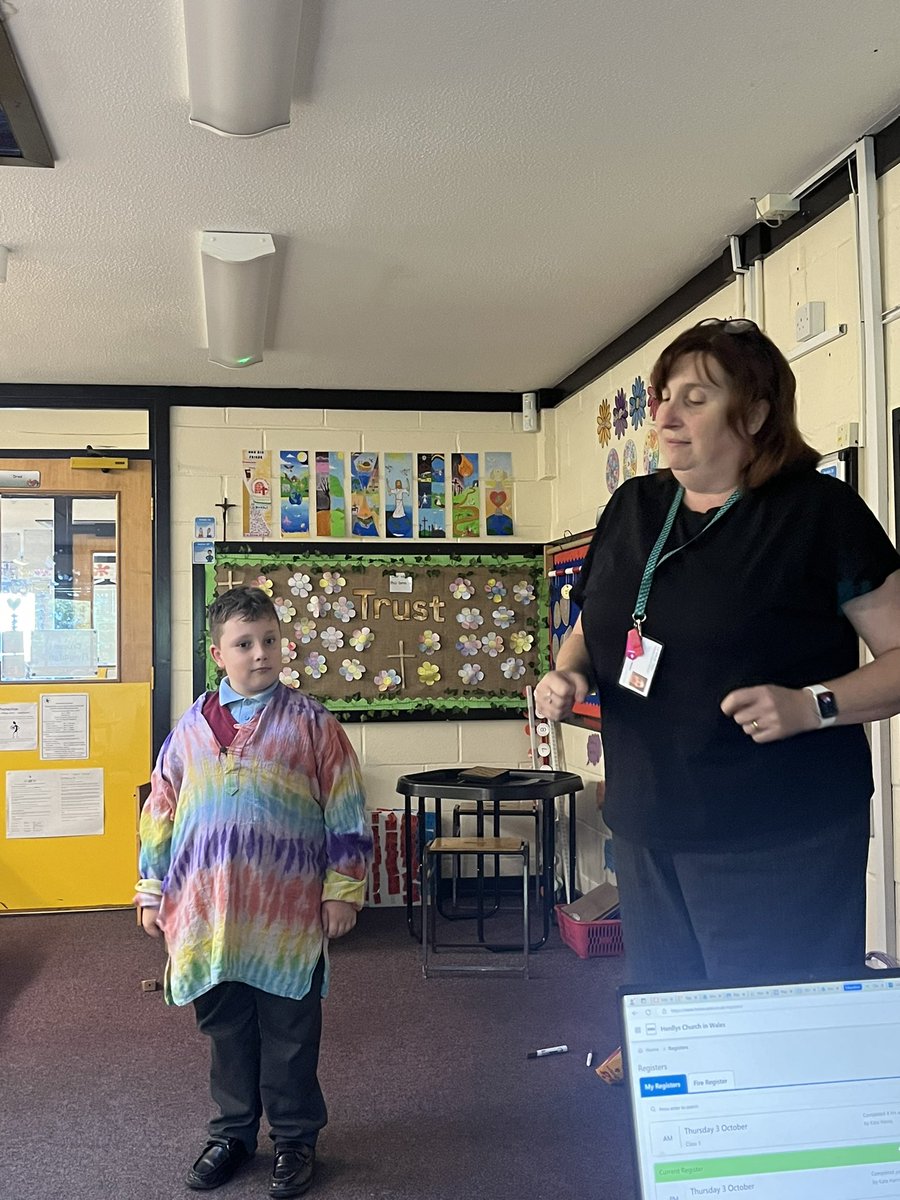 MrsHarrisHCIW's tweet photo. Diolch to @ICEWalesCymru for delivering a very special Harvest workshop. ⛪️ @HenllysCIW https://t.co/W30wnWXmFl