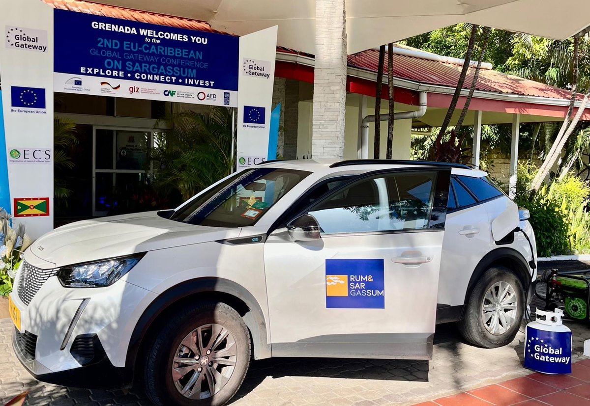 EU_Partnerships's tweet photo. A car powered by seaweed? ⚡

🌿 Sargassum algae has harmed the Caribbean for years.

At the EU-Caribbean #GlobalGateway Sargassum Conference, we’re turning it into opportunity.

For example: In Barbados, EU-funded @rumandsargassum is using it for biogas in cars like this one 👇 https://t.co/BiiInPBYhn