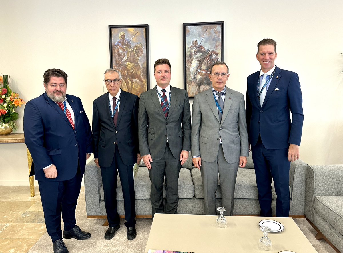 TromlerMiklos's tweet photo. Rencontre avec le Général El Habib Marzak au Salon du Cheval à El Jadida 🇲🇦 ensemble avec le DG du Haras de Szilvasvarad 🇭🇺M. David Cseri. Préparation d’une éventuelle participation 🇭🇺 au Salon en 2025. #chevaux #races #lipicai #barbe #engrenage #caleche #carrousel https://t.co/OGcqoOLkDl