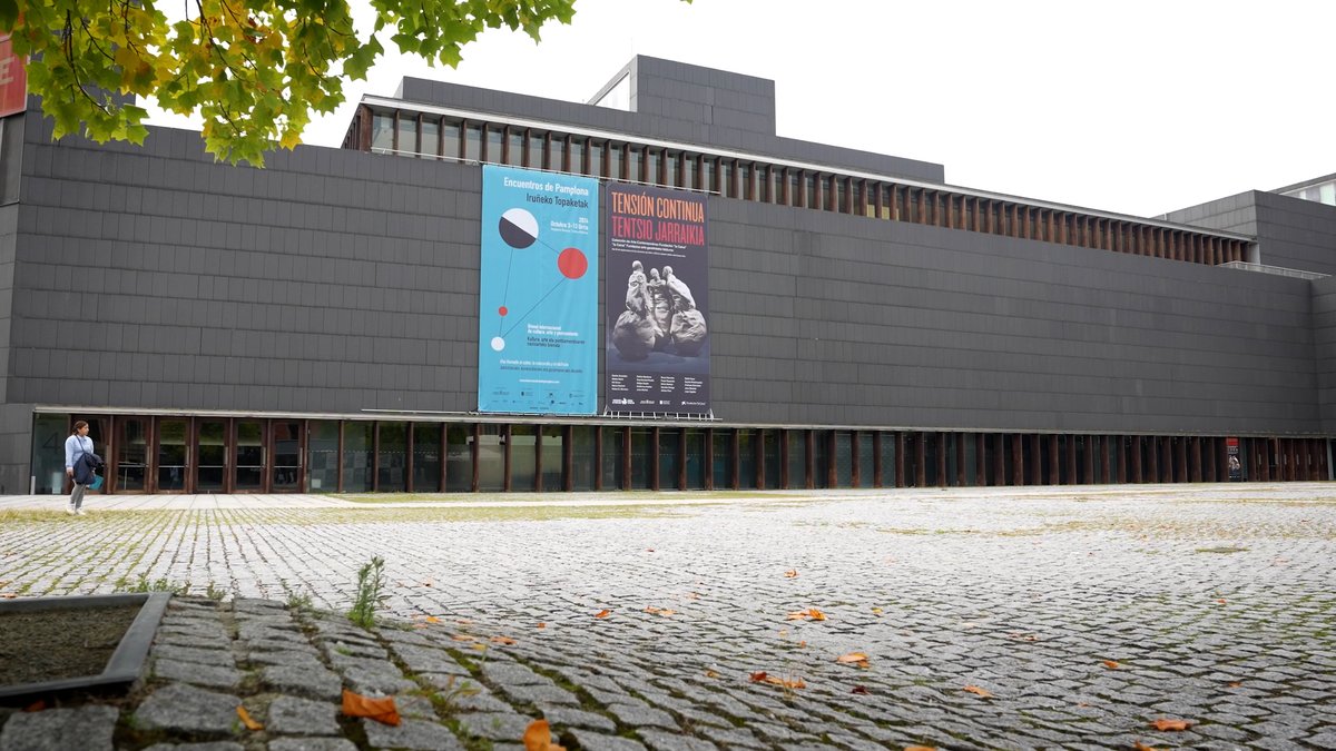 Baluarte (@baluarte) on Twitter photo 🖼️La exposición 'Tensión continua' de <a href="/encuentros2024/">Encuentros de Pamplona I Iruñeko Topaketak</a> reúne hasta el 8 de diciembre en Baluarte una selección de veinte obras de reconocidos artistas internacionales, todas pertenecientes a la Colección de Arte Contemporáneo <a href="/FundlaCaixa/">Fundación ”la Caixa”</a>.
<a href="/FundBaluarte/">Fundación Baluarte</a> 🖼️La exposición 'Tensión continua' de <a href="/encuentros2024/">Encuentros de Pamplona I Iruñeko Topaketak</a> reúne hasta el 8 de diciembre en Baluarte una selección de veinte obras de reconocidos artistas internacionales, todas pertenecientes a la Colección de Arte Contemporáneo <a href="/FundlaCaixa/">Fundación ”la Caixa”</a>.
<a href="/FundBaluarte/">Fundación Baluarte</a>