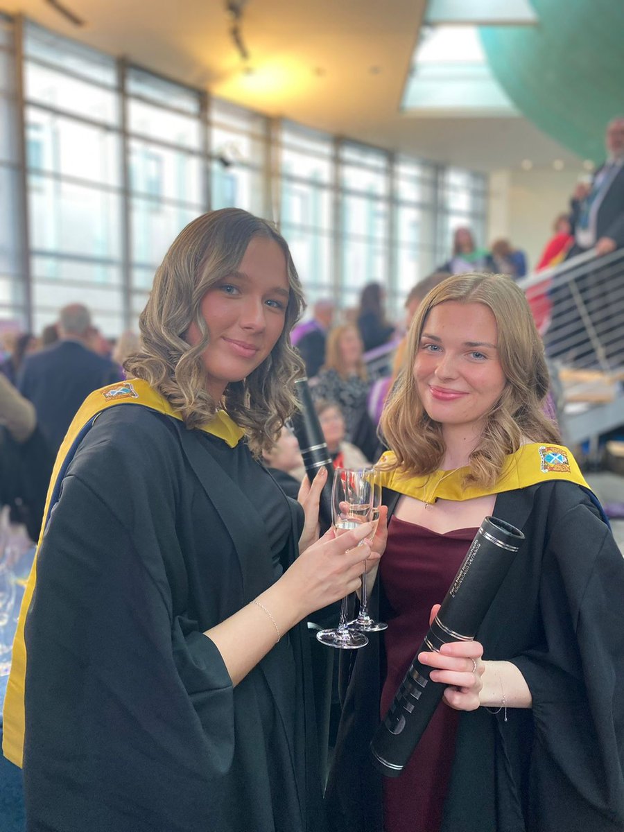 UHIPerth_'s tweet image. #UHIGrad 🎓 #ThatsAWrap! Huge congratulations to all who graduated today! We wish you all the very best in your chosen careers or future studies! Time to party at the #Reception within the @perthTCH foyer😀

#GraduationDay #PerthGrad2024