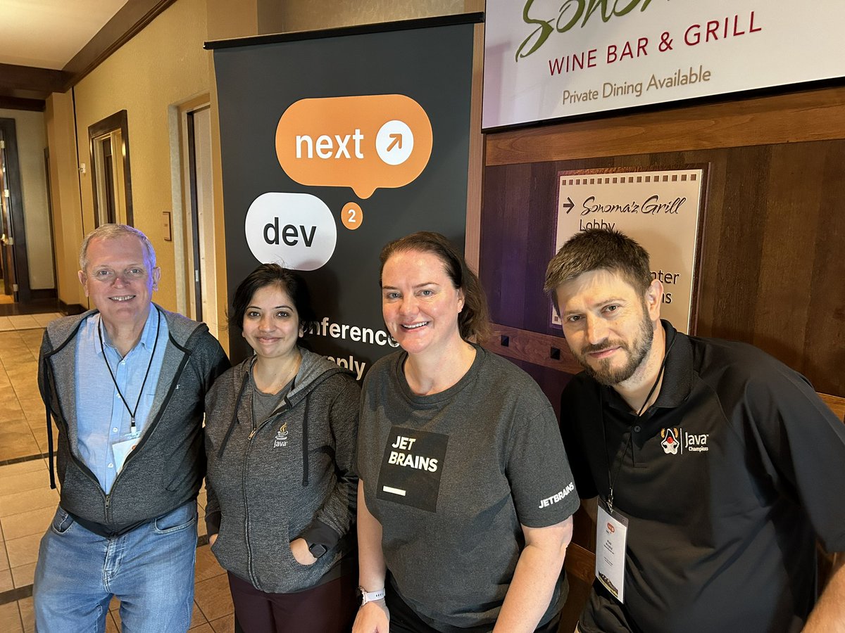 ericawoodsgo's tweet image. Meeting such incredible people from all across the world at the @dev2next conference!!! #techconferences