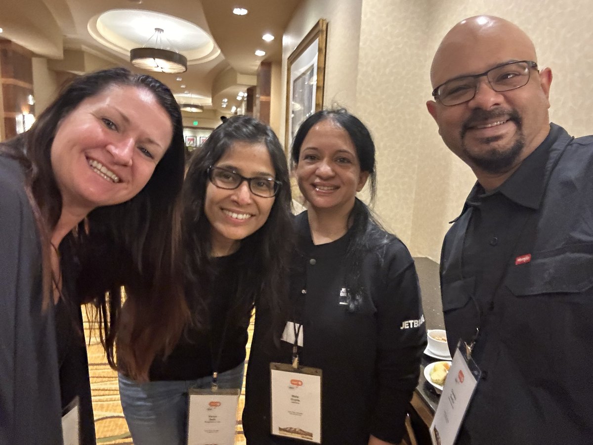 ericawoodsgo's tweet image. Meeting such incredible people from all across the world at the @dev2next conference!!! #techconferences