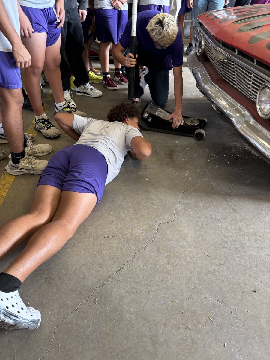 McHi_Blitz1909's tweet photo. Shout out to Mr. Liguez, auto shop teacher from CTE! 🔧

Our freshmen football teams took a break from the X’s and O’s and learned the proper way to change a tire. 

Lessons on and off the field! 🤝 

#PurpleReign🟣 https://t.co/JQks1nSEah