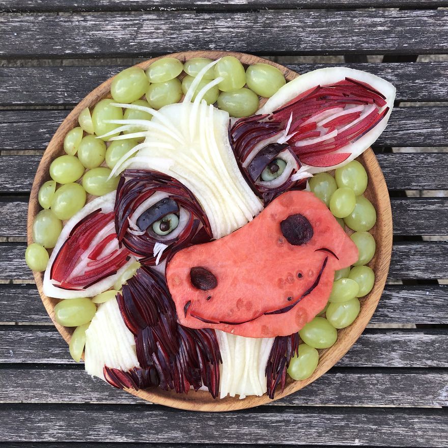 SmileyRiley3663's tweet photo. Who knew fruit could be this fun? 🐄🍉✨ This fruity cow is not just a treat for the eyes but a reminder that creativity knows no bounds in the kitchen! What’s your favorite way to turn ordinary ingredients into something extraordinary? #FoodArt #CreativeCooking https://t.co/7ObB37hGEa