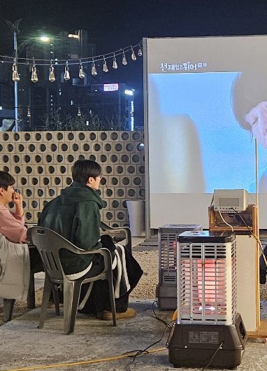 변우석 이 사진… 환승연애에서 X공개할때 같음…
 ‘선재의 X, 임솔’ 
뜨자마자 사람들 다 환호하는 와중에 화면에 나오는 임솔만 집중해서 보는 변떤남자가틈 흑흑흑…