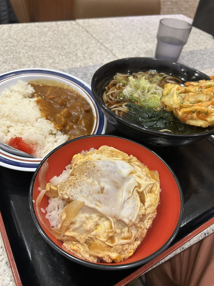 loonie1992's tweet photo. 間違って作ったからどうですかって言ってカレーライスもくれた
うれしい悲鳴 https://t.co/2u5OUqT0va