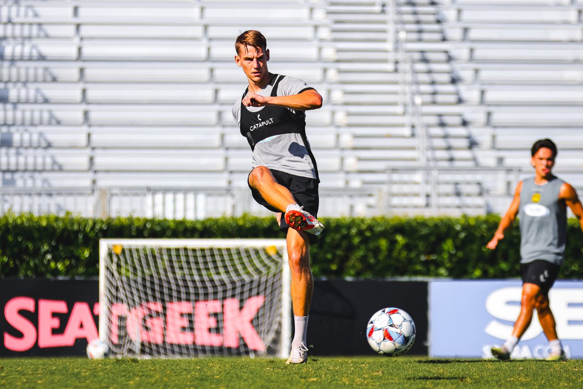 Chas_Battery's tweet photo. Matchday -2 prep 💪 https://t.co/ZCbwKqUj2O
