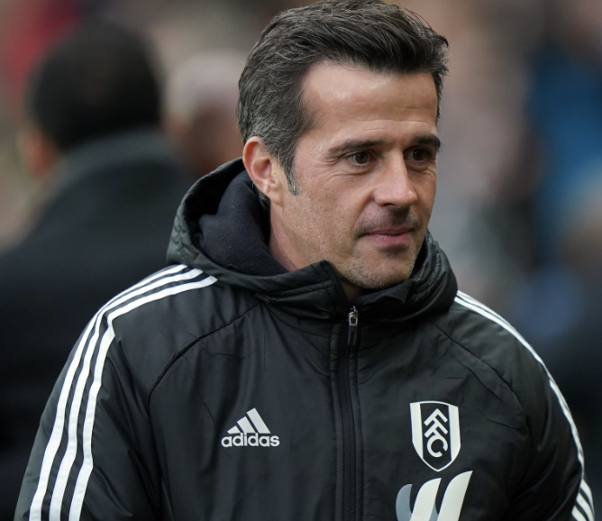 DeadlineDayLive's tweet photo. 🚨 Fulham manager Marco Silva remains an option for Manchester United if Erik ten Hag is sacked. 

(Source: @DuncanCastles) https://t.co/ytlCwgR4ZB