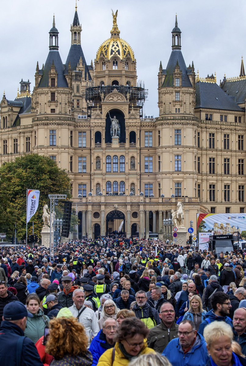 35th anniversary of the peaceful revolution. We Germans are blessed to be able to work for peace in the world, as a re-united Germany in a united Europe. #GermanUnityDay