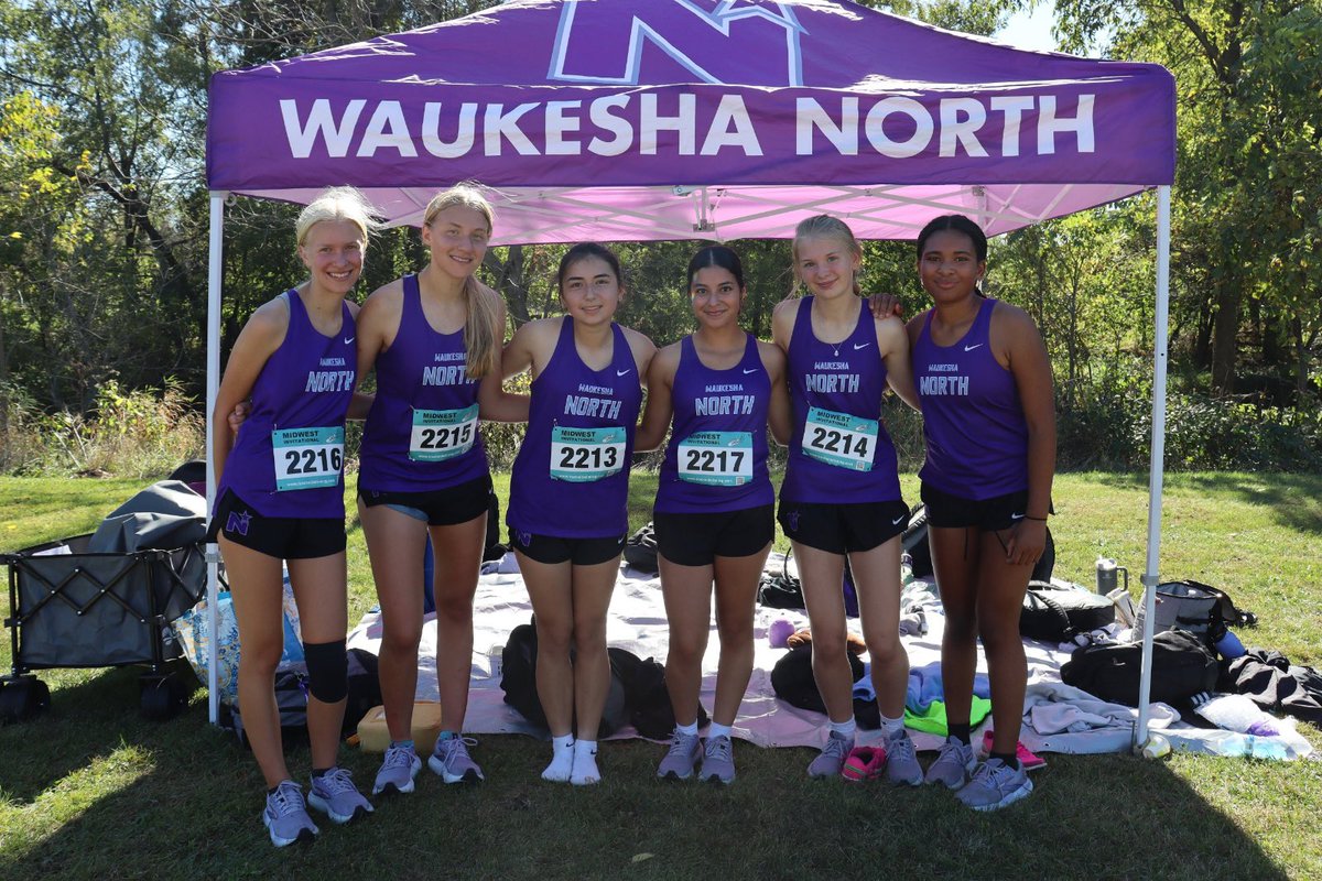 Congrats to the Waukesha North Girls varsity CC team members competing at the Janesville invite this past weekend.   Five varsity runners had season PRs, led by Abby and Lorelai Burie with times of 21:59 and 22:00 for the 5K race.