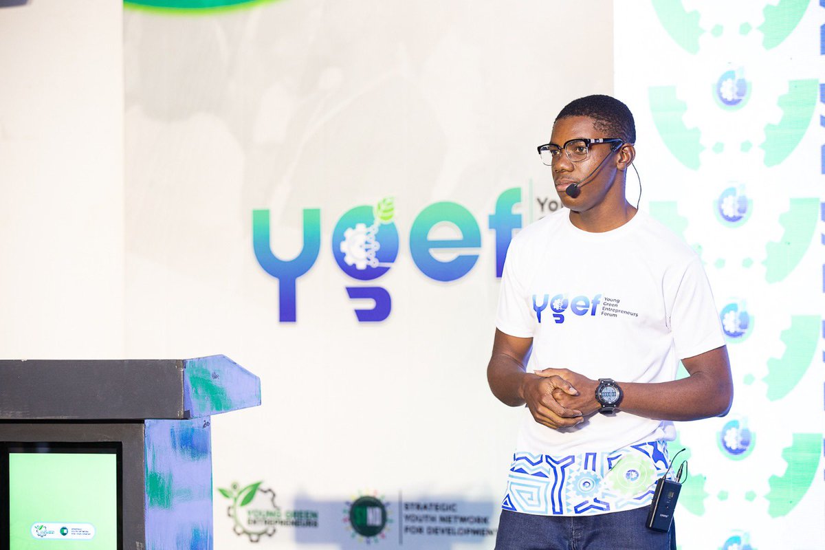 YGEGhana's tweet photo. #YGEF2024 updates

Denzel, Co-Founder of Luxpod Soap, shared key insights on business success, emphasizing the importance of earning through products or services people need and can afford.
He highlighted …

#YGEF2024
#GreenEntrepreneurs
#SYNDGhana

1/2 https://t.co/qQGBZZKSoH
