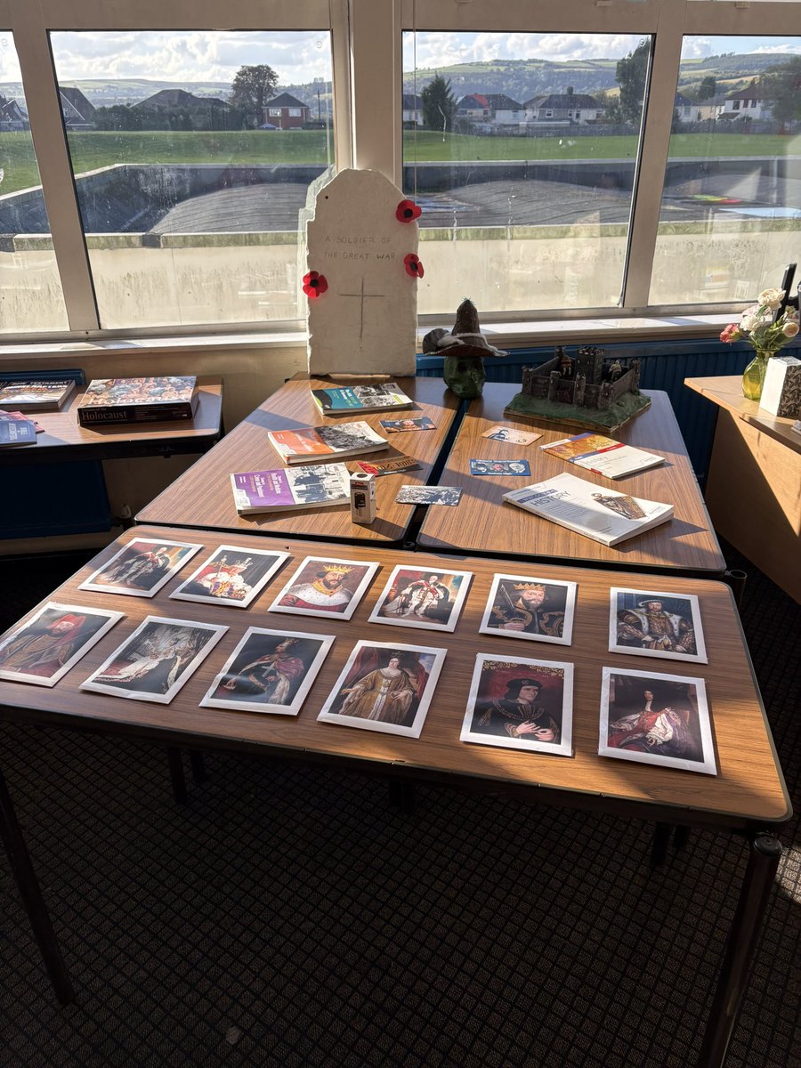 HumanitiesBH's tweet image. Come and join Team Humanities tonight at @bedwashighsch Open Evening!