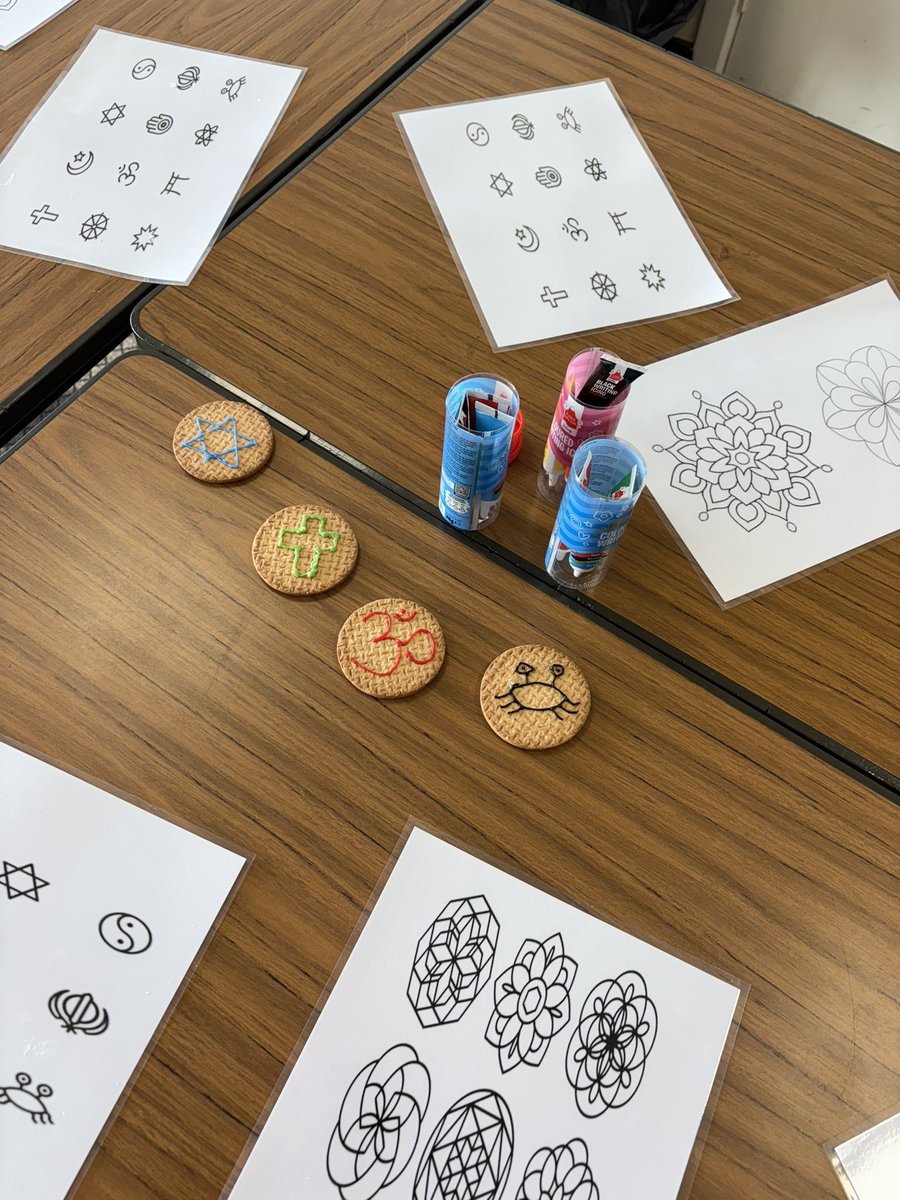 HumanitiesBH's tweet image. Come and join Team Humanities tonight at @bedwashighsch Open Evening!